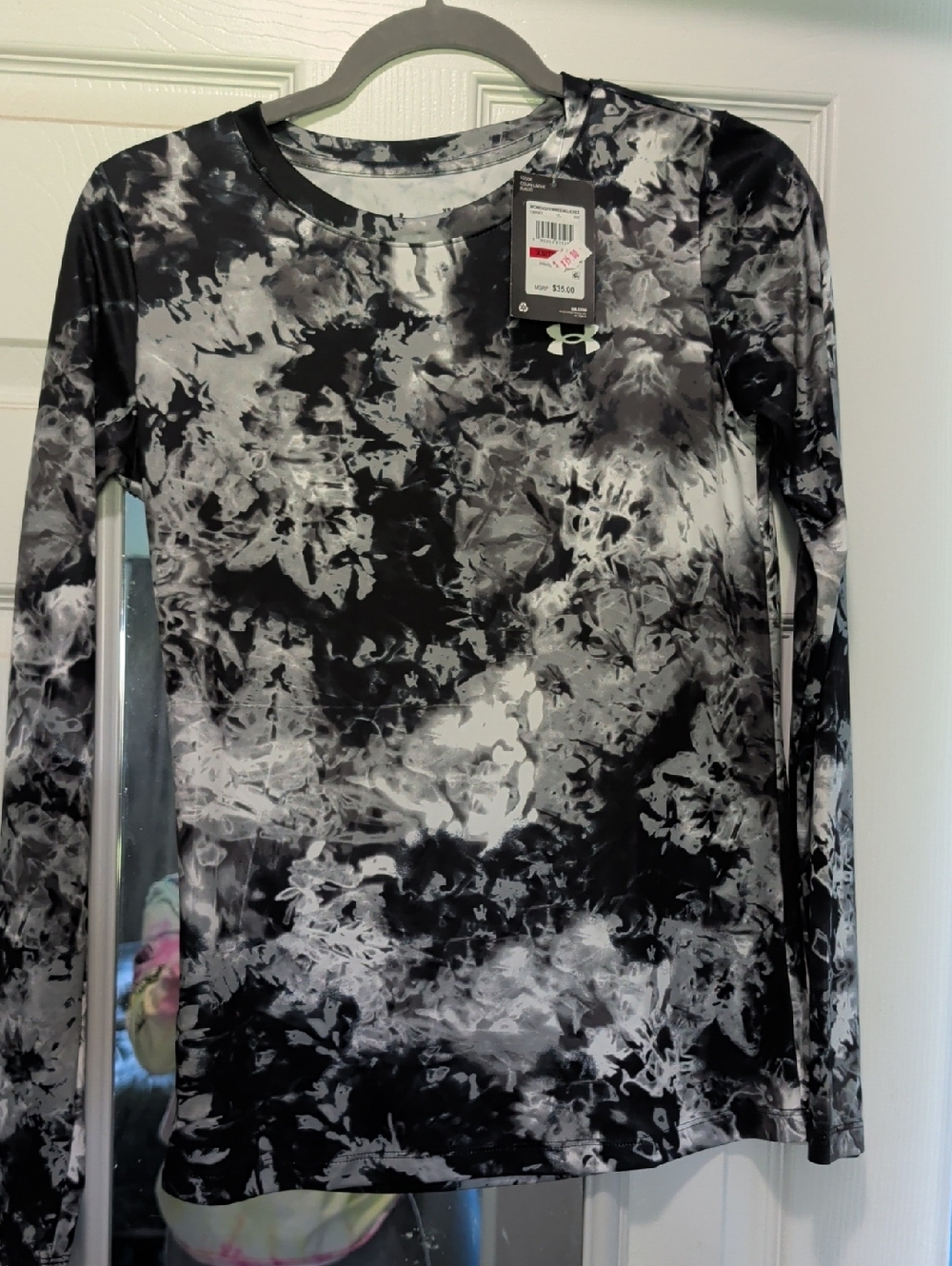 Under Armour Women’s Black & White Long Sleeve Athletic Tee